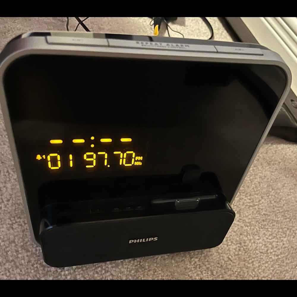 🔥Host Pick: iPod/iPhone Alarm Clock Radio FM MP3 Player Stereo Philips 30-Pin